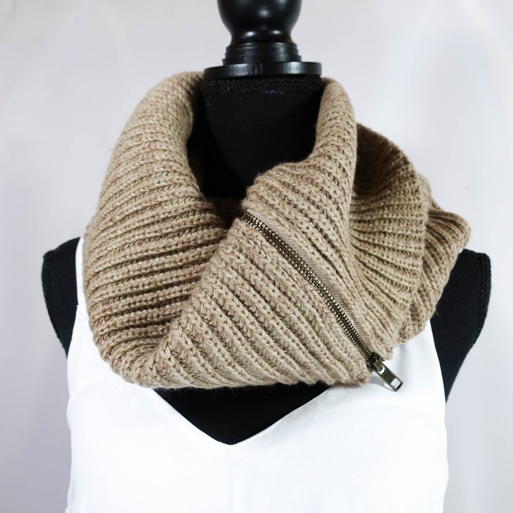 🛍infinity brown scarf with zipper detail